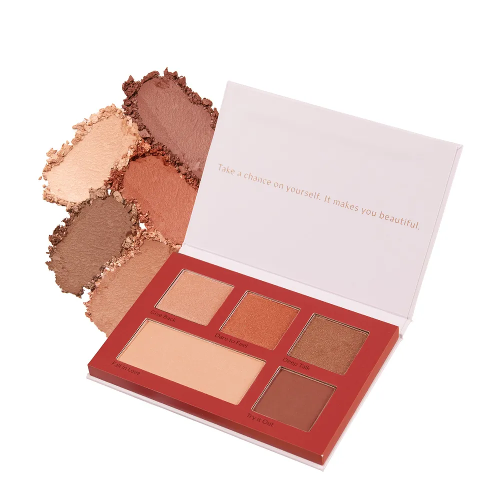 kia-charlotta-eyeshadow-palette-experiencing-life-2 image 1