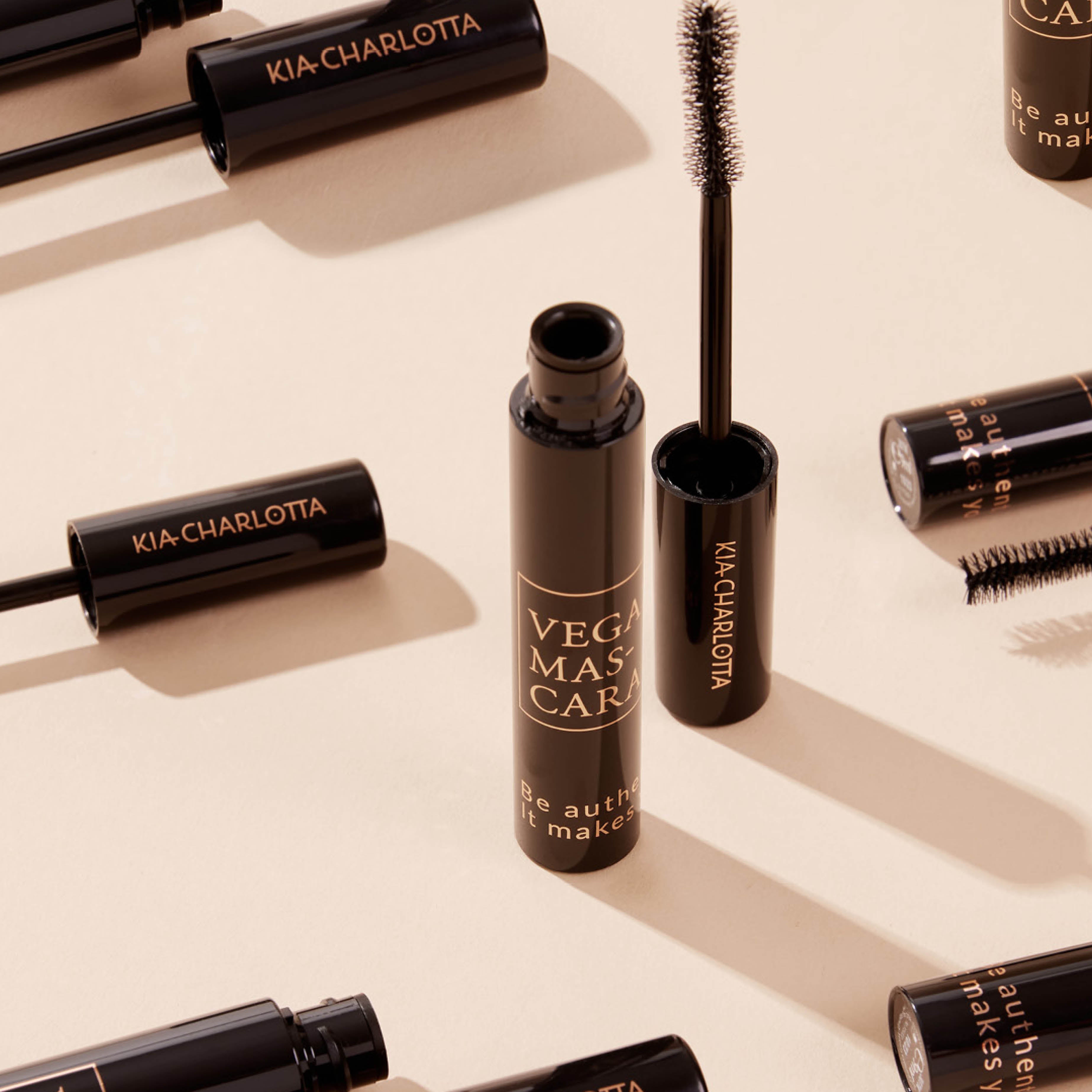 kia-charlotta-x-mas-essentials-geschenkset-mascara-lipgloss-nagellack image 3
