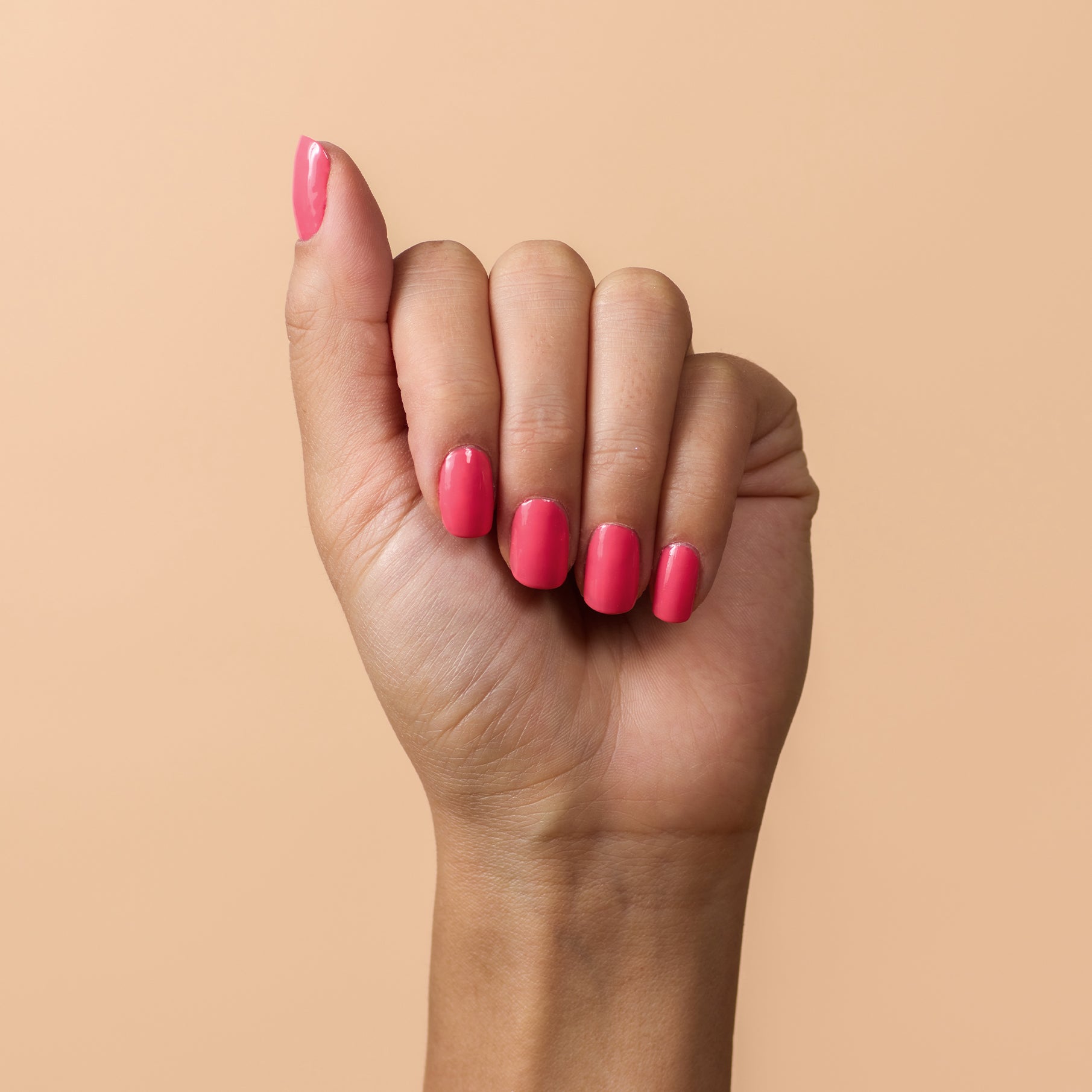 kia-charlotta-beautiful-souls-korall-pink-nagellack image 2