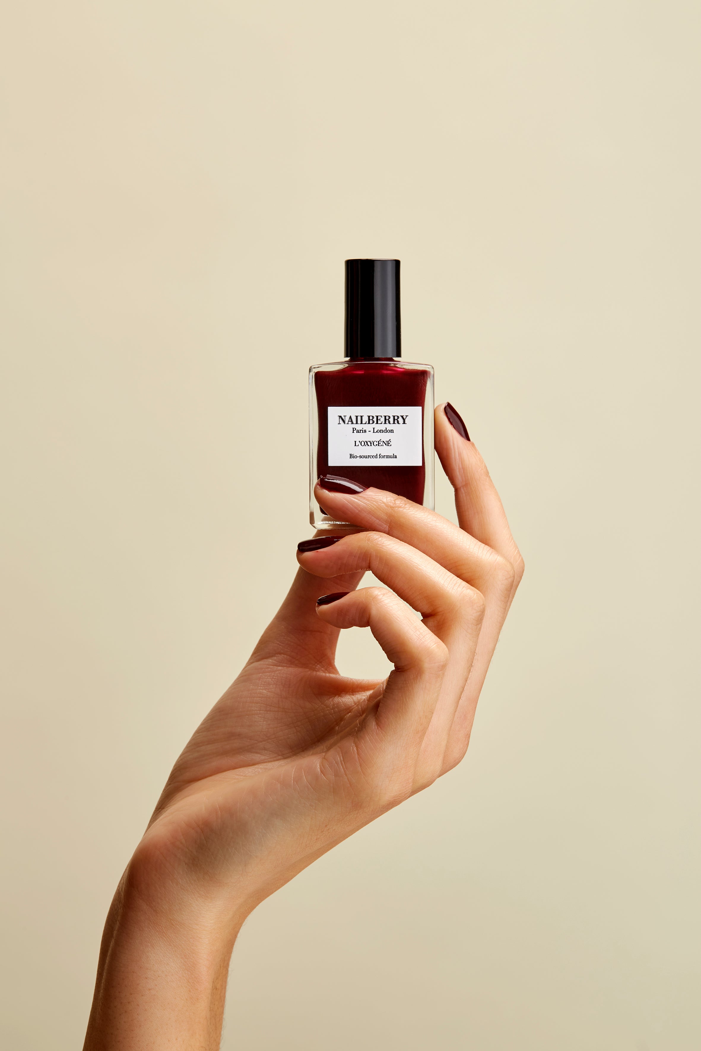 nailberry-le-temps-des-cerises-nagellack-tiefrot-burgunder image 3