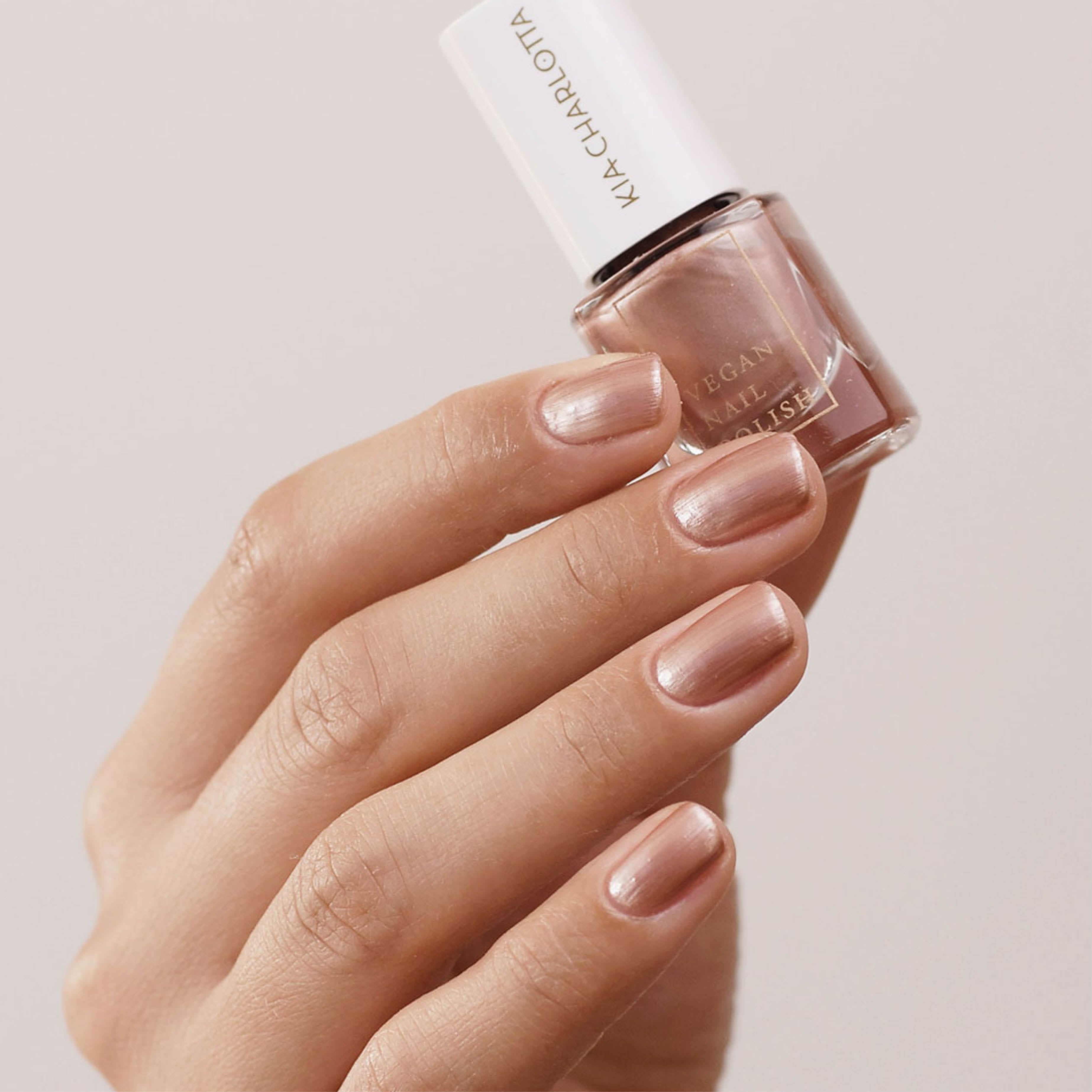 kia-charlotta-nagellack-sun-kissed-ros-gold-metallic image 2