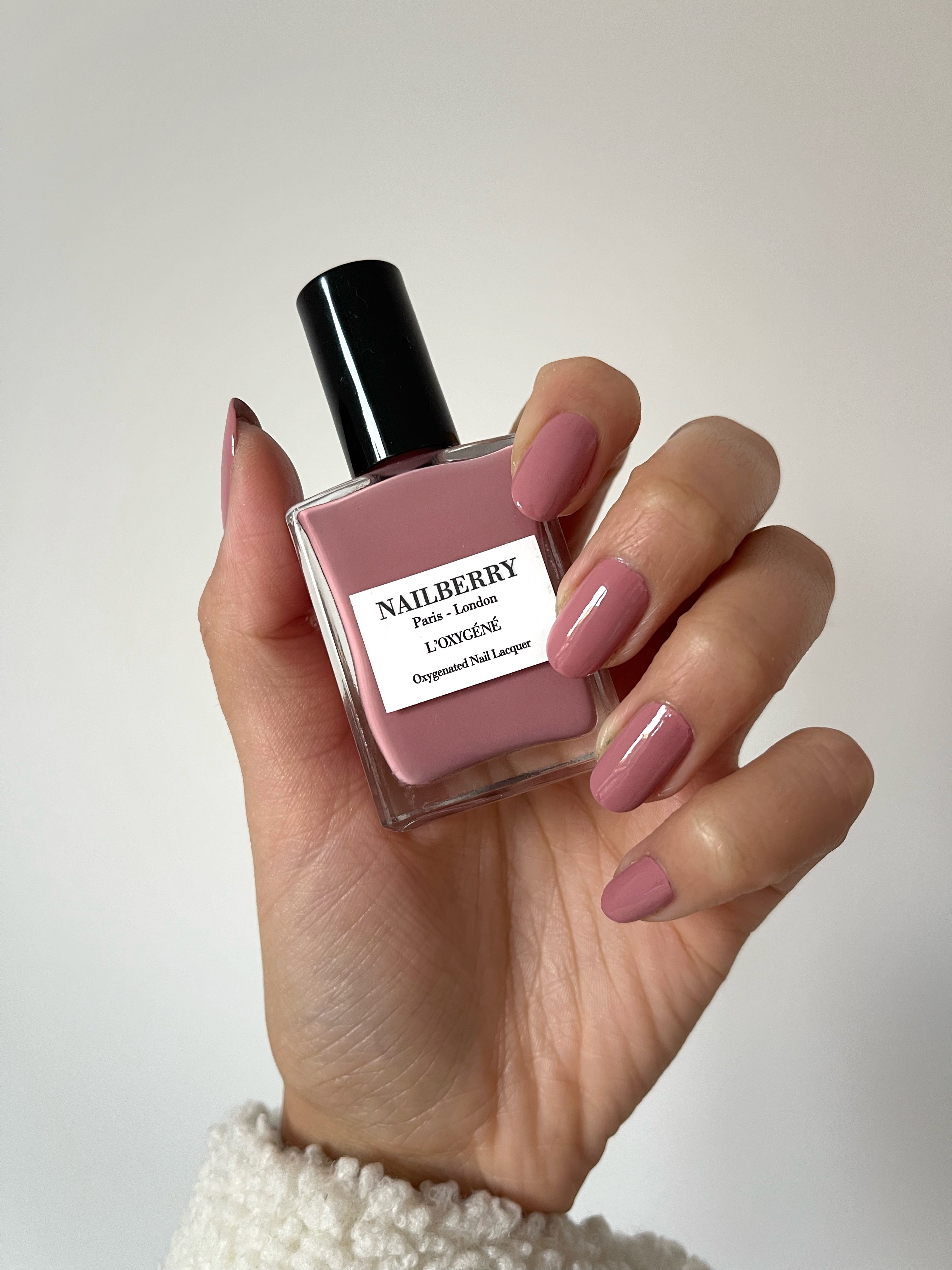nailberry-love-me-tender-nagellack-cremiges-rosen-beige-opaque image 4