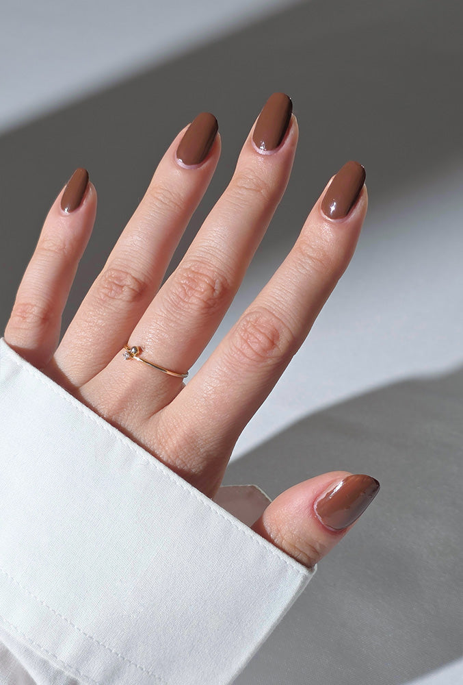 nailberry-nuts-about-you-nagellack-toasted-brown-opaque-aw25 image 2