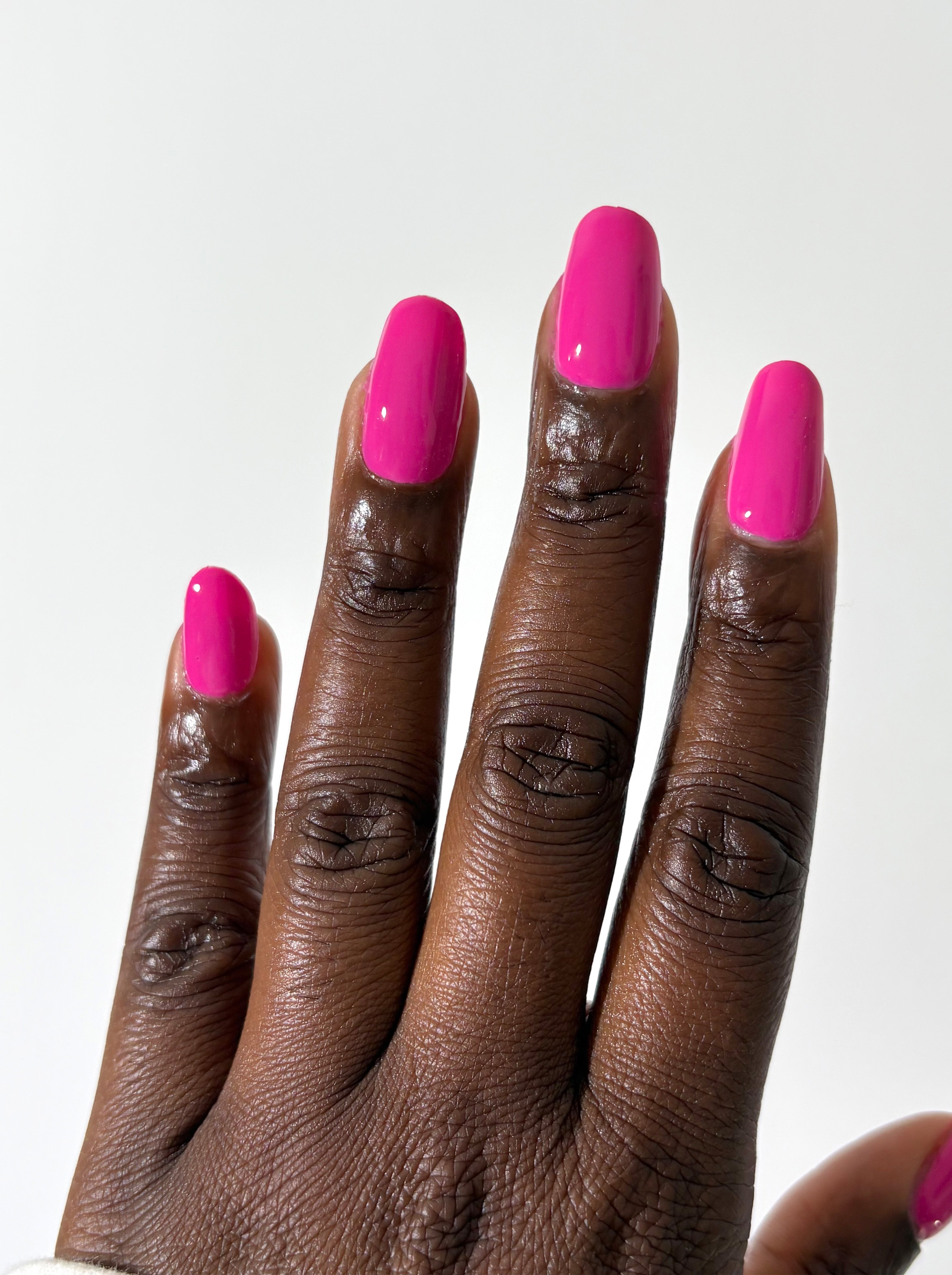 nailberry-electric-pink-nagellack-ultra-bright-pink-opaque image 4