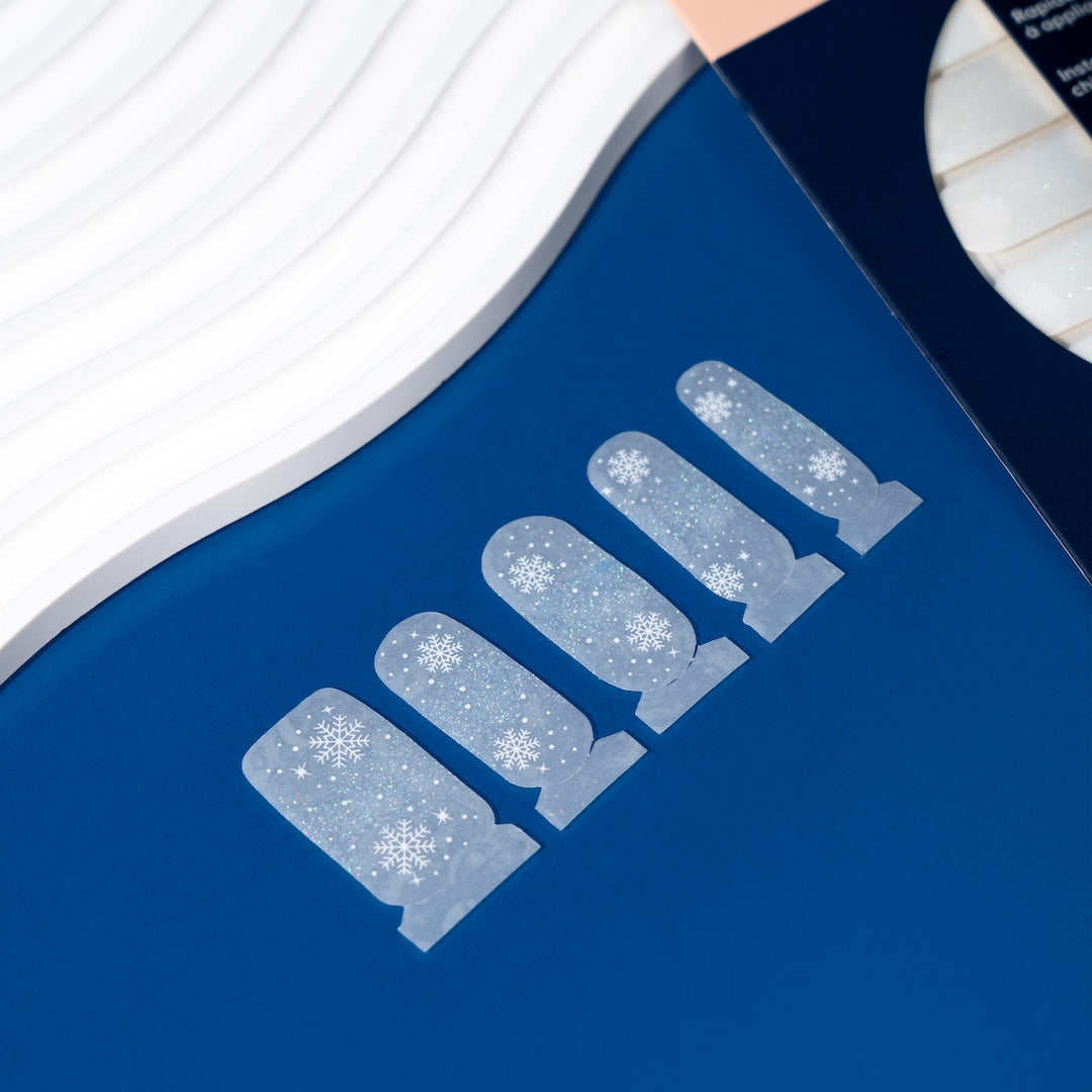 her-me-nagelfolien-frostige-schneeflocken-nail-wraps image 4