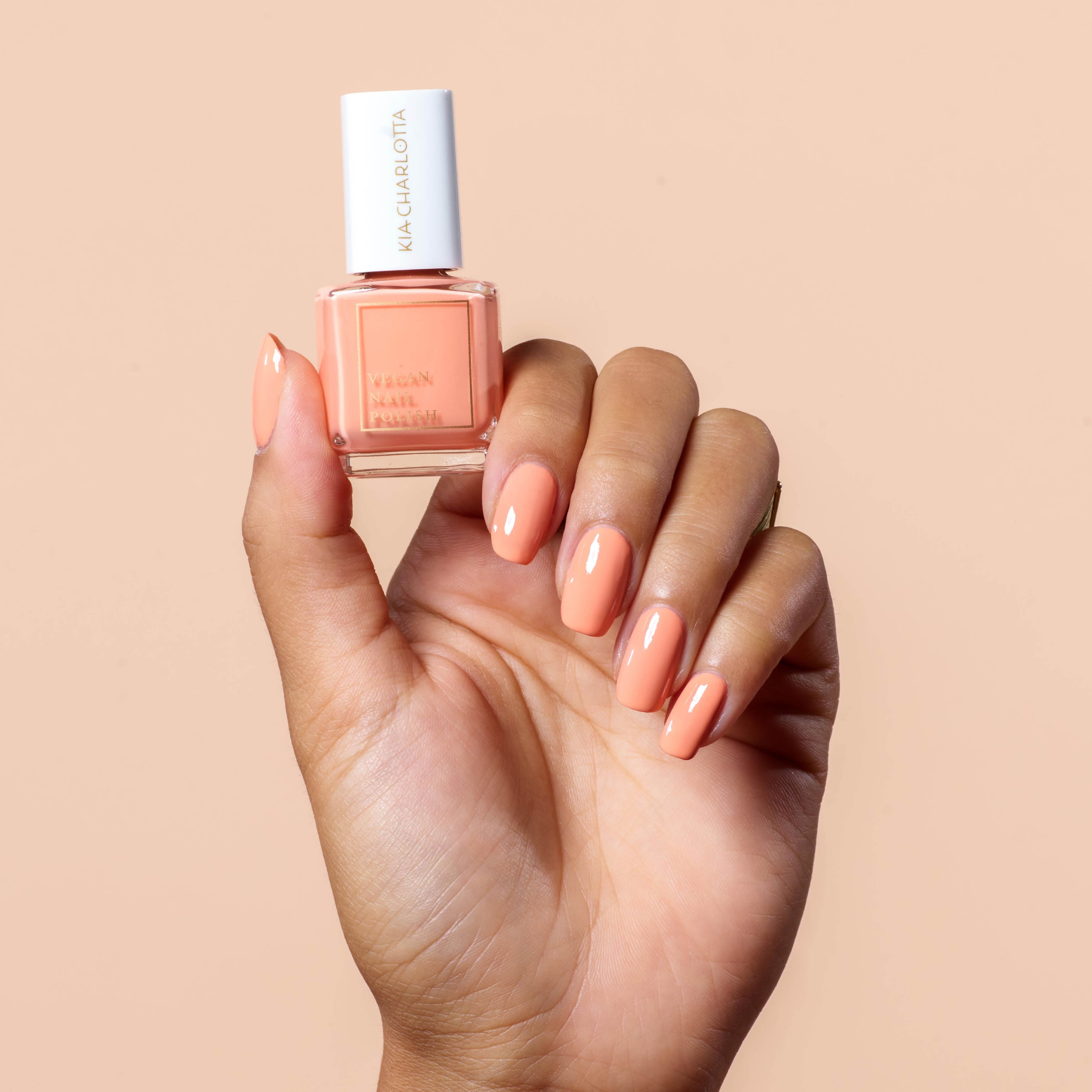 kia-charlotta-namastay-in-bed-nagellack-rosa-pfirsich-pastell-vegan image 2
