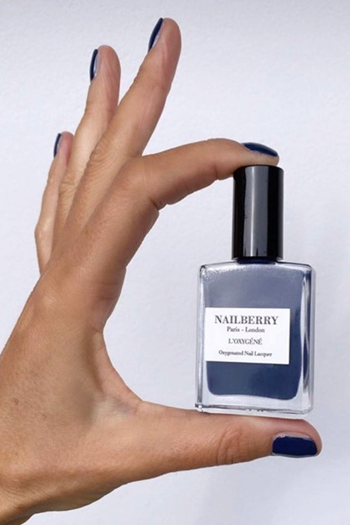 nailberry-number-69-nagellack-dunkelblau-grau-opaque image 3