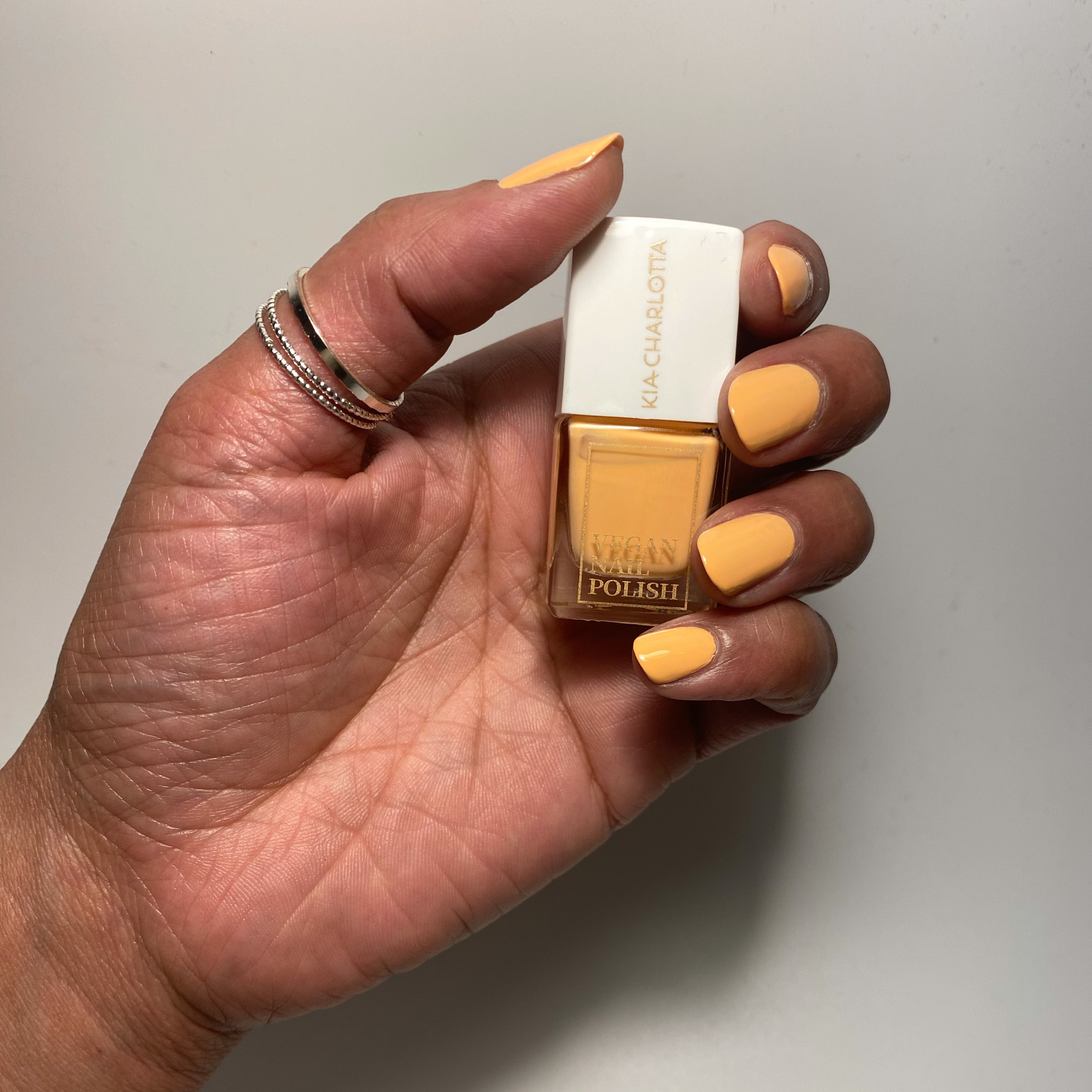 kia-charlotta-nagellack-soft-apricot-pfirsich-ros image 2