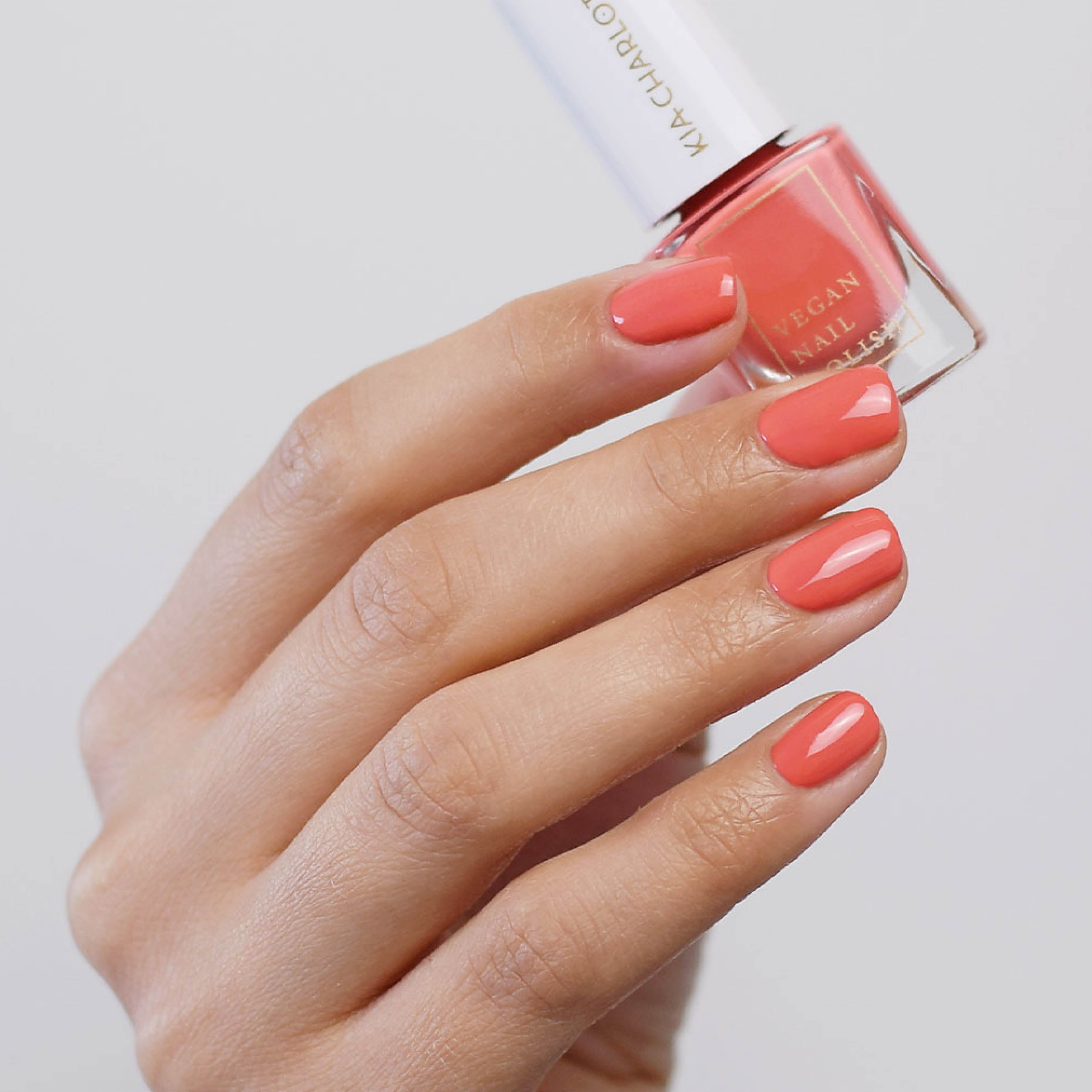 kia-charlotta-a-wildflower-korallen-pink-nagellack image 2
