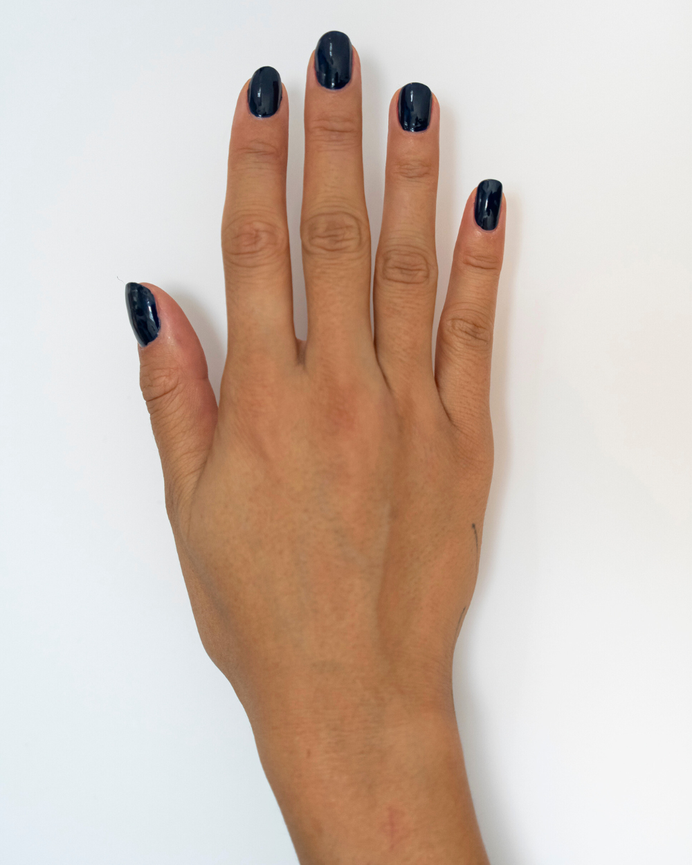 kia-charlotta-nagellack-royal-tiefblau image 4