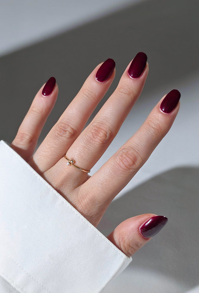 nailberry-kirsch-kiss-dunkle-kirsche-burgunder-deckend-aw25 image 2