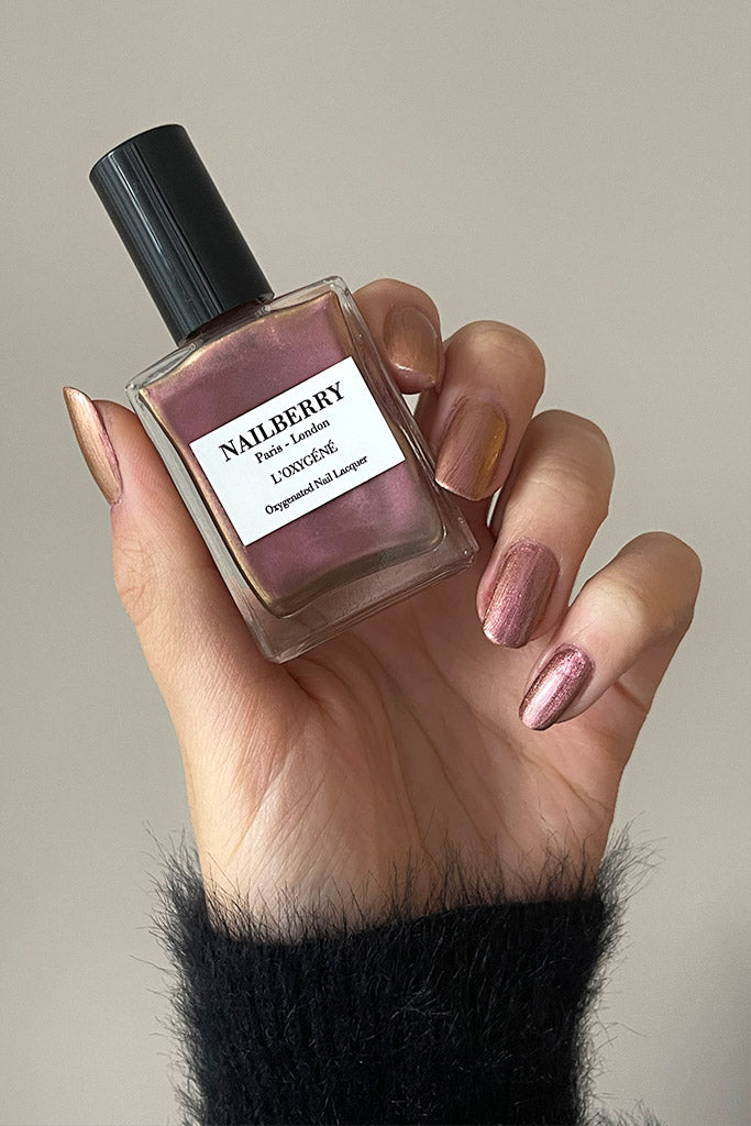 nailberry-stargazer-nagellack-iridescent-rose-gold-metallic image 2