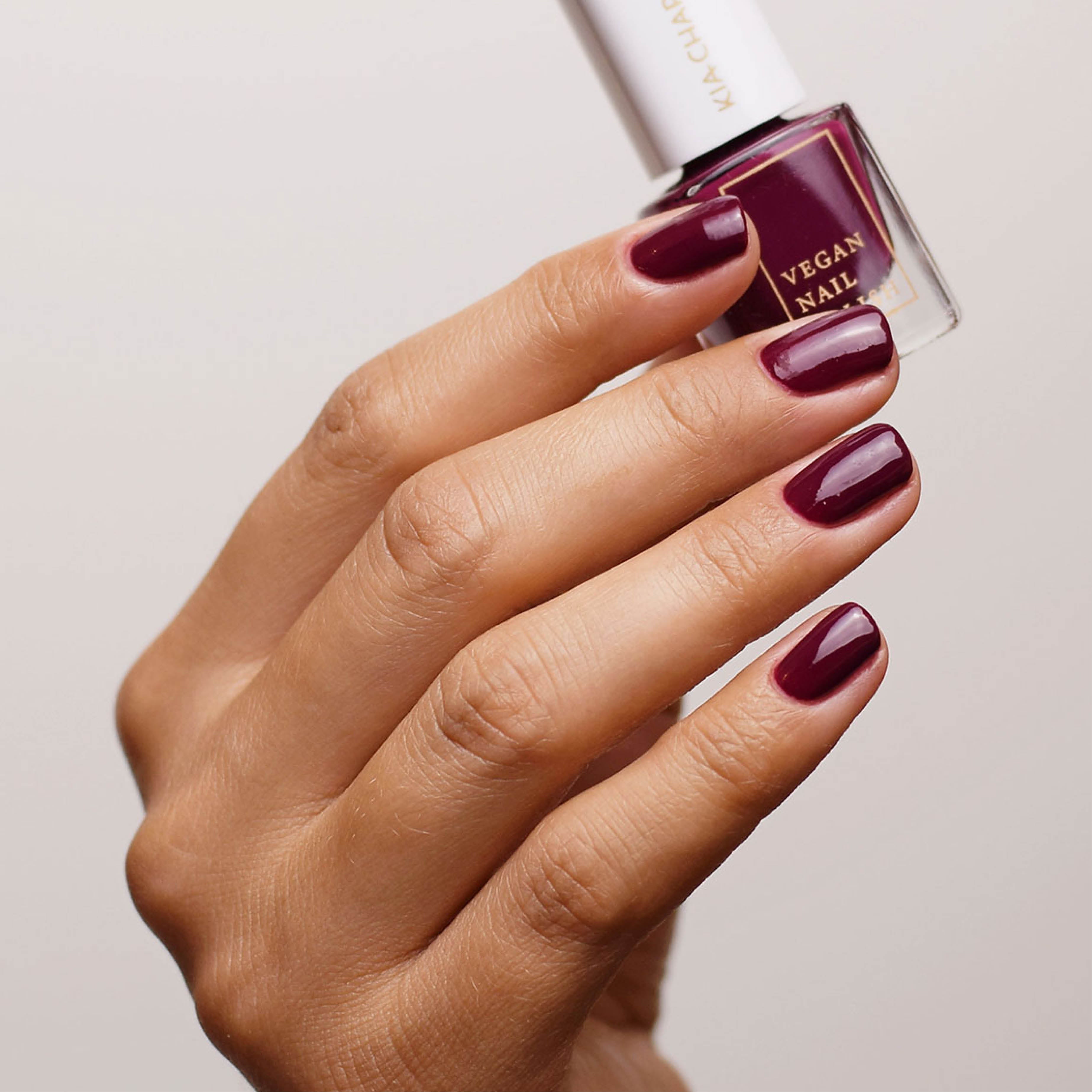 kia-charlotta-nagellack-super-powers-tiefweinrot image 2