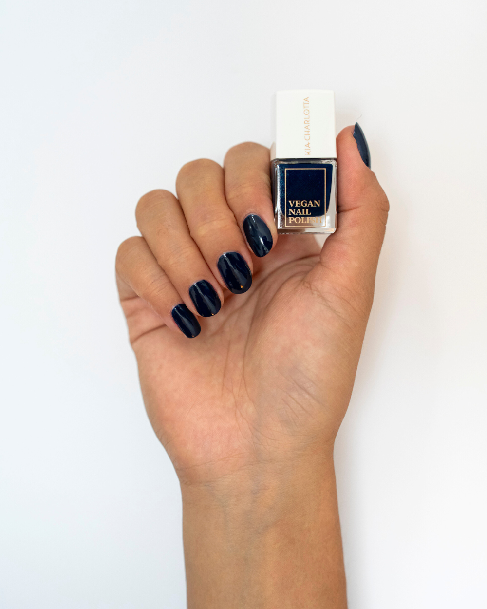 kia-charlotta-nagellack-royal-tiefblau image 2