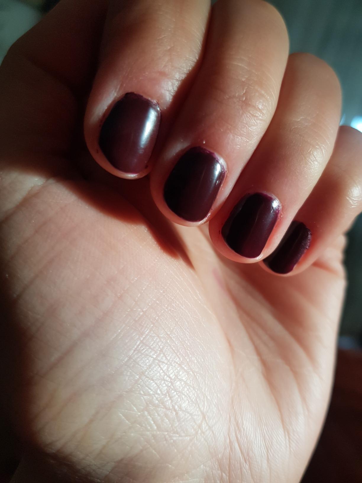Sattes Rot mit Spiegelglanz