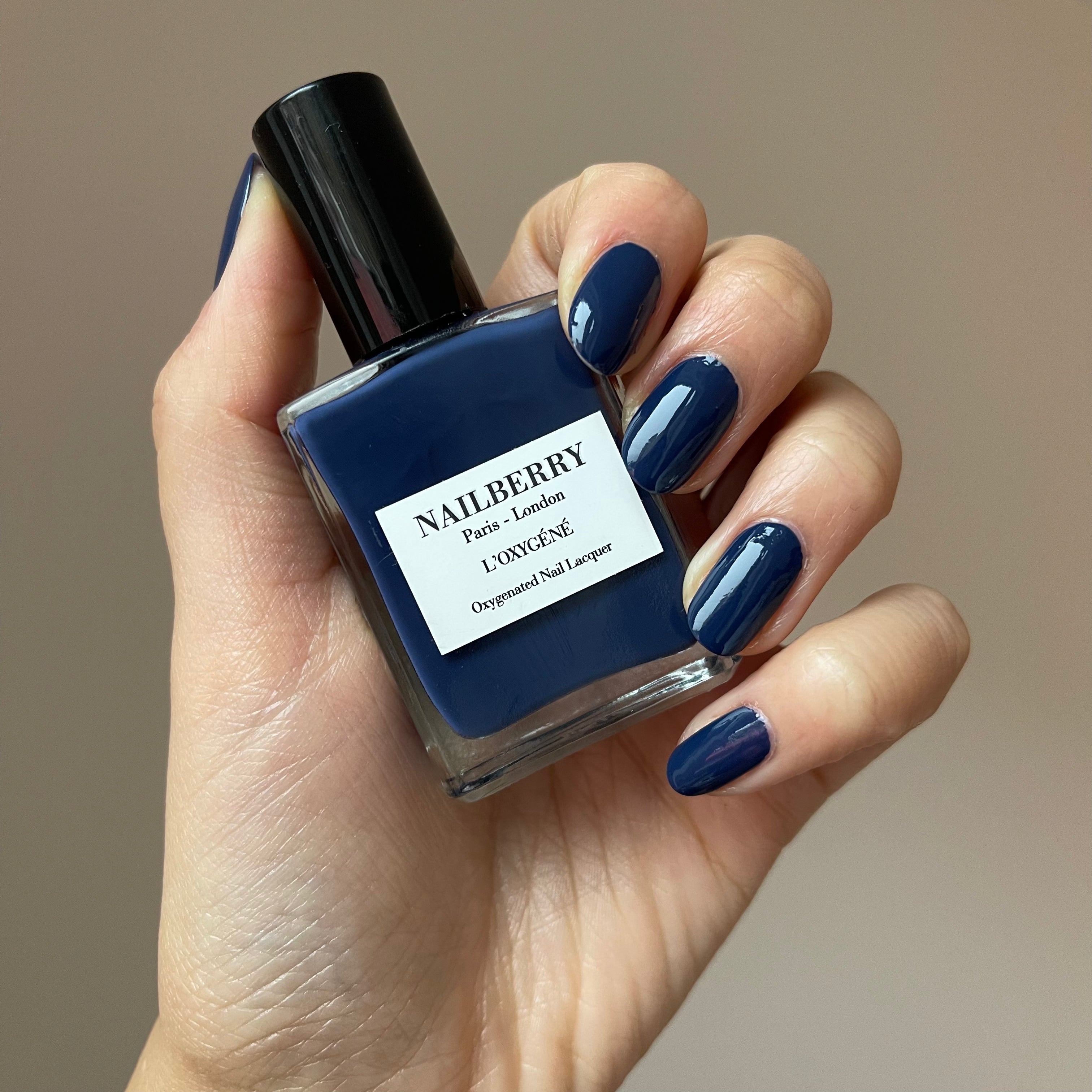 nailberry-number-69-nagellack-dunkelblau-grau-opaque image 2