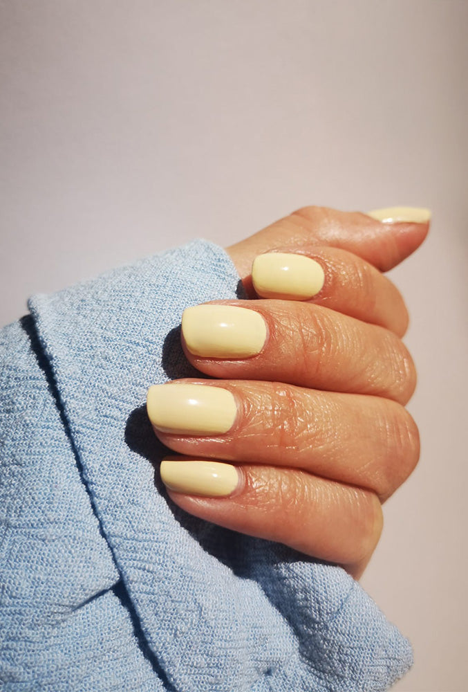 nailberry-folie-douce-nagellack-pastellgelb-opaque image 4