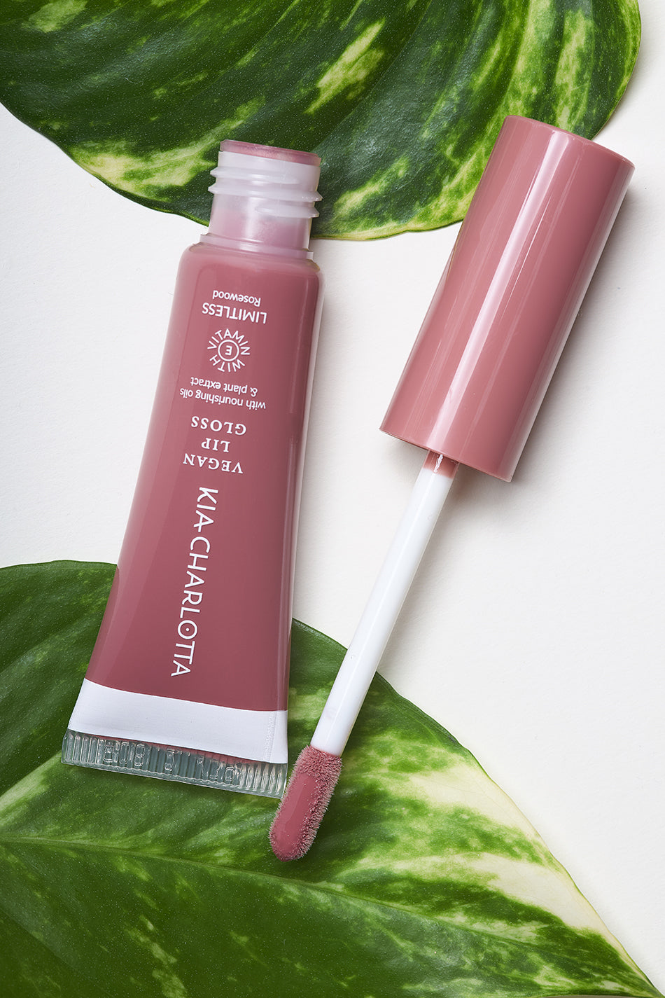 kia-charlotta-lipgloss-vegan-pflegend image 8