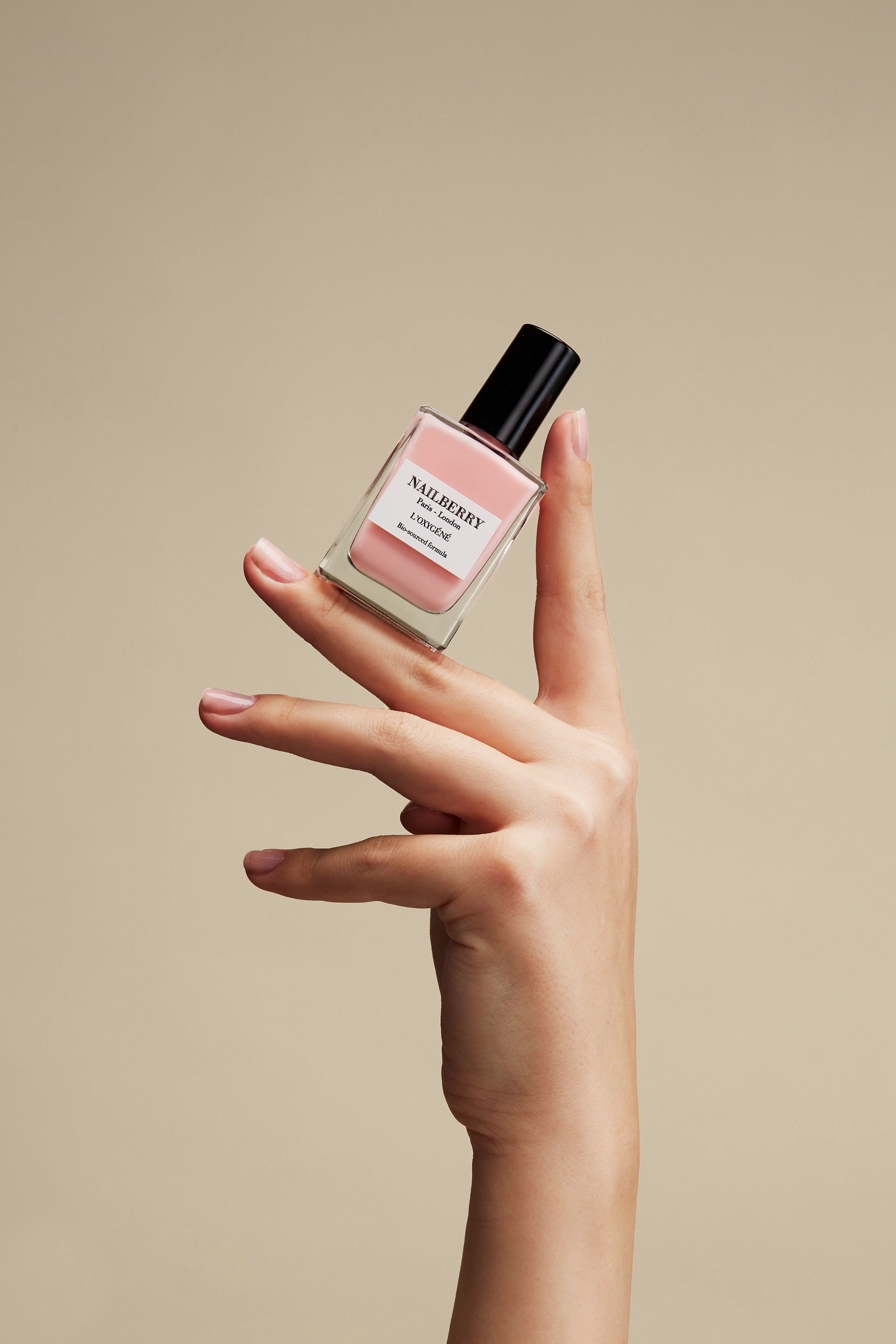 nailberry-elegance-hellrosa-nagellack-sheer image 2