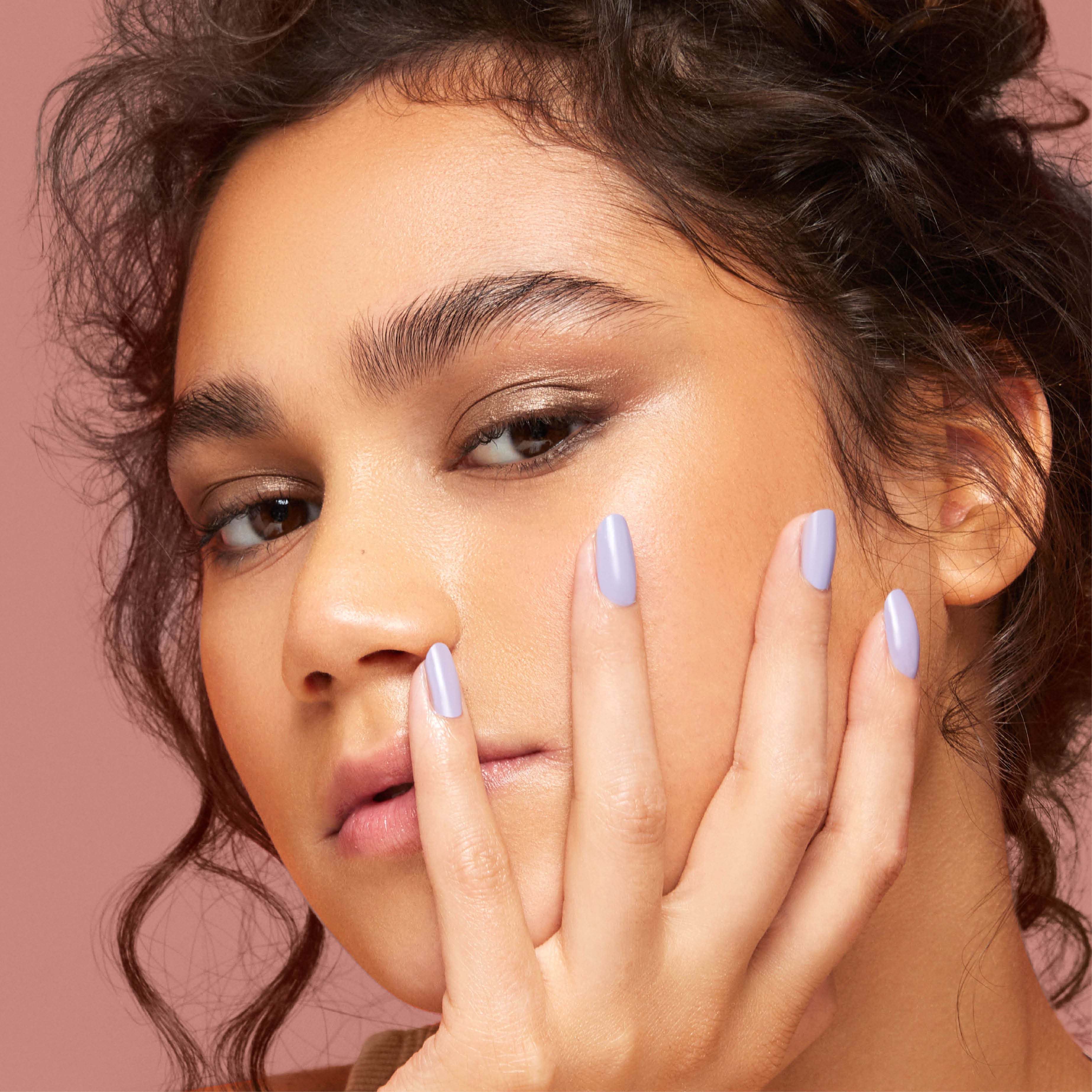 kia-charlotta-lavender-nagellack-pastelllila-vegan image 4