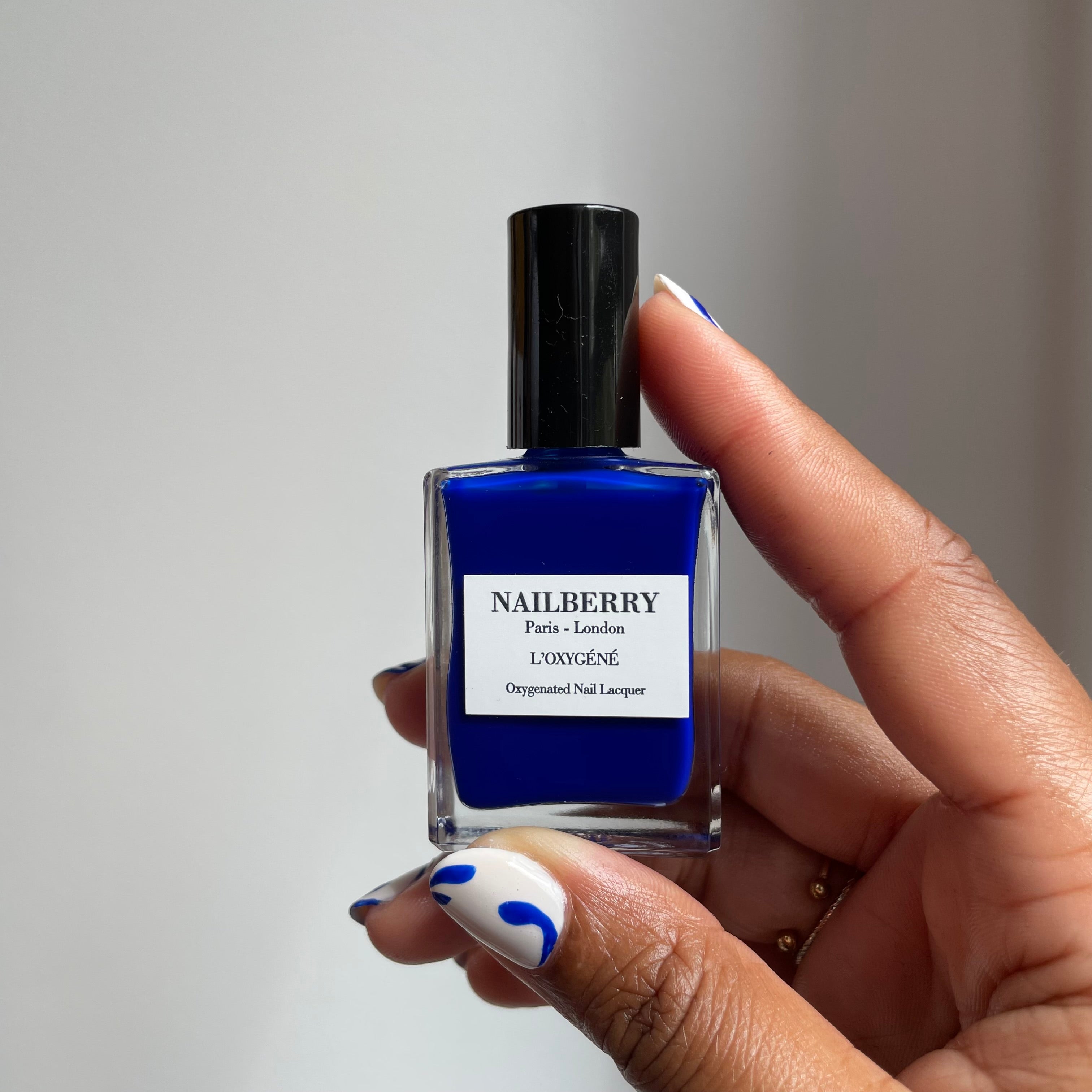 nailberry-maliblue-nagellack-electric-blue-opaque image 4