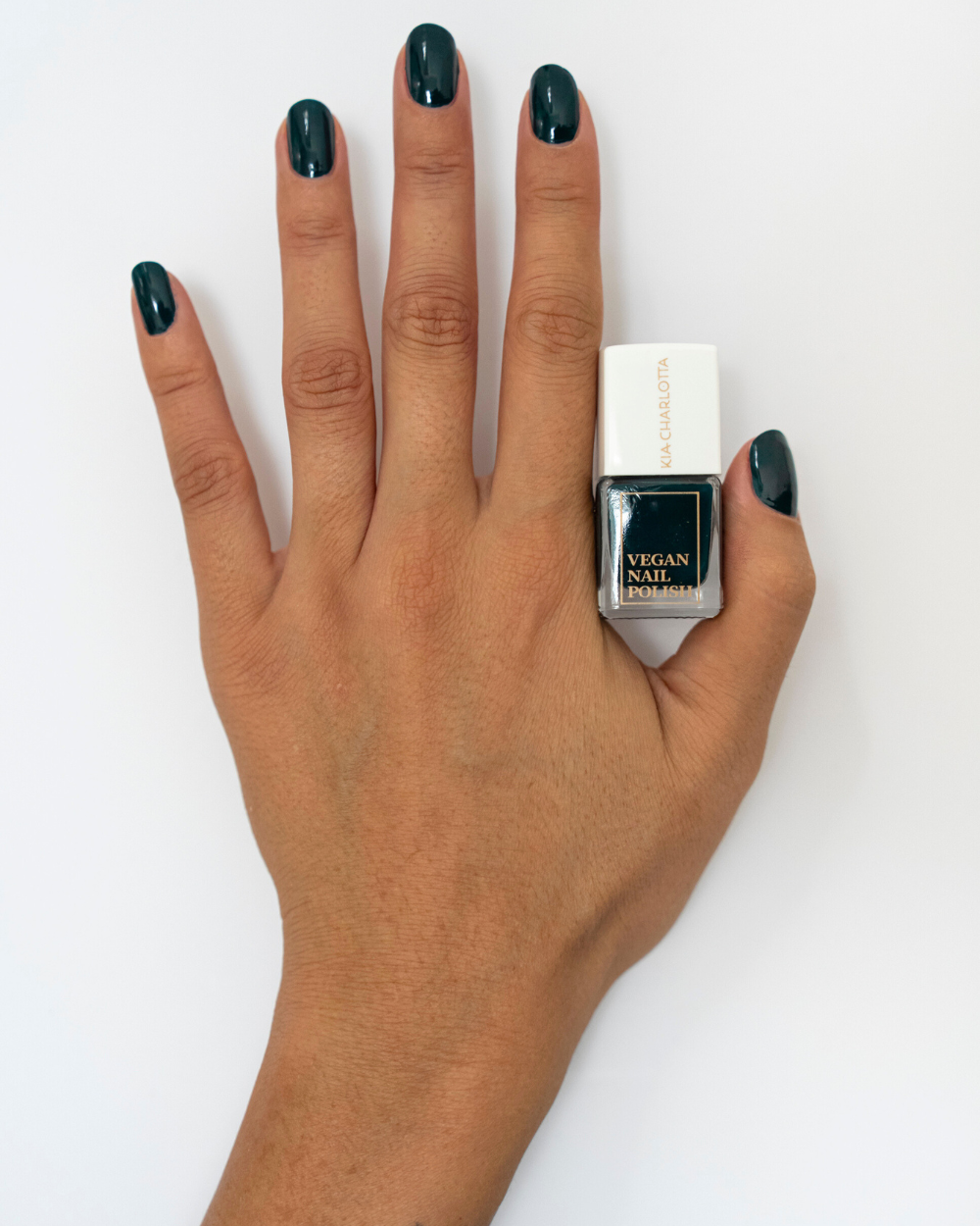 kia-charlotta-victorian-veganer-nagellack-british-racing-green image 3