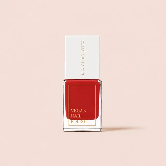 kia-charlotta-hustle-nagellack-beerenrot-vegan image 1