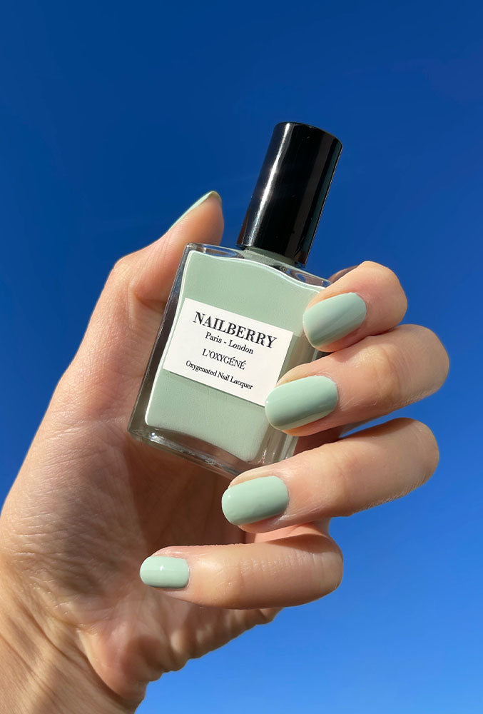 nailberry-wild-sage-nagellack-kreidiges-pastell-salbei-opaque image 3