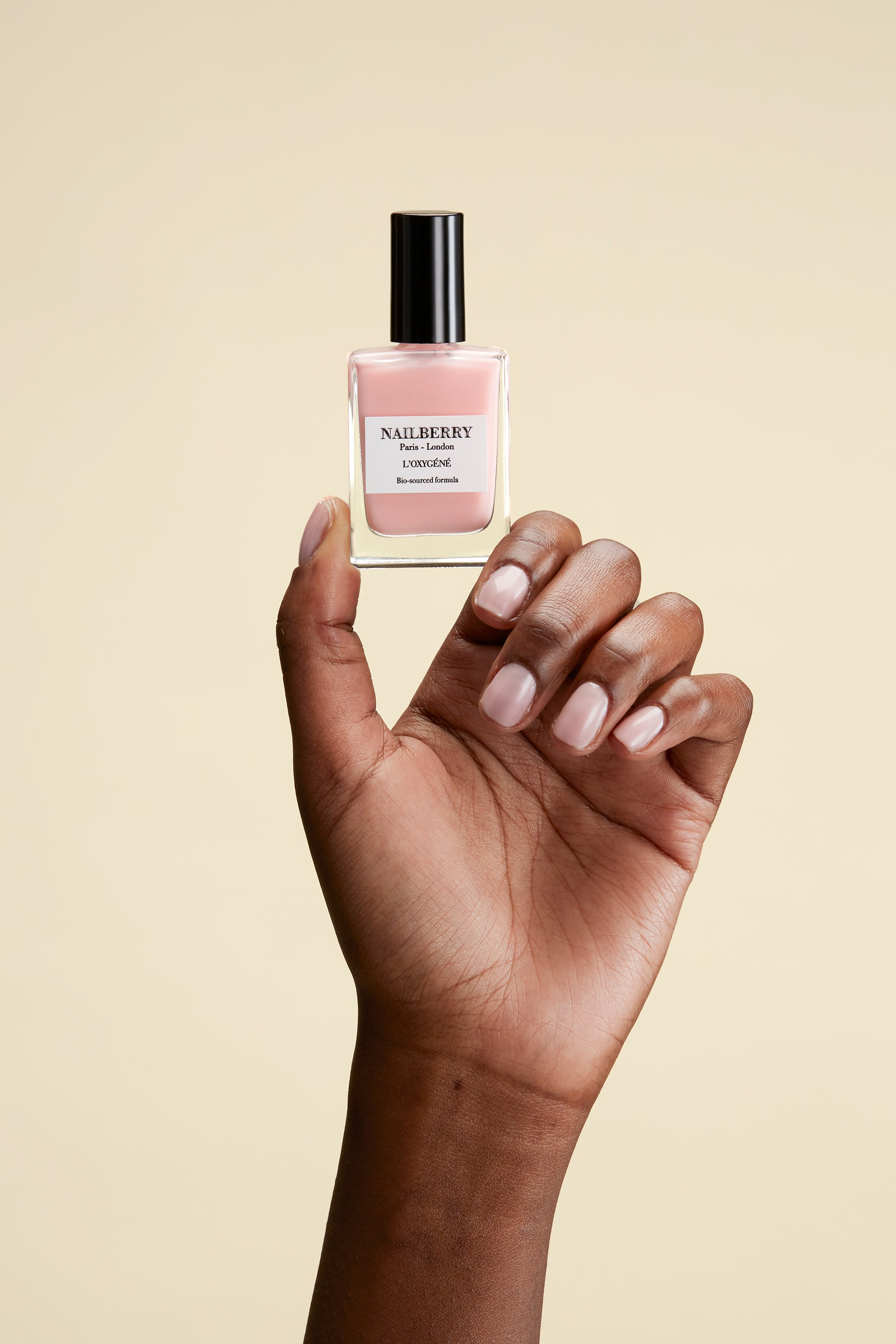 nailberry-elegance-hellrosa-nagellack-sheer image 3