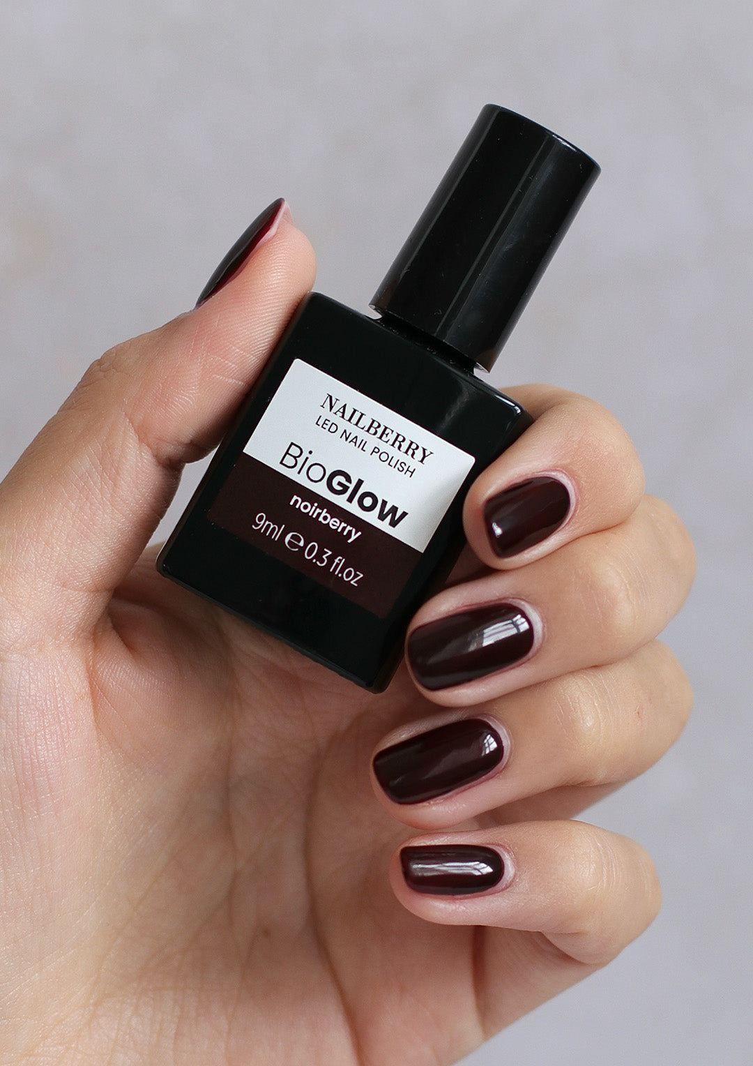 nailberry-bioglow-noirberry-led-nagellack-tiefes-schwarz-rot-opaque image 2