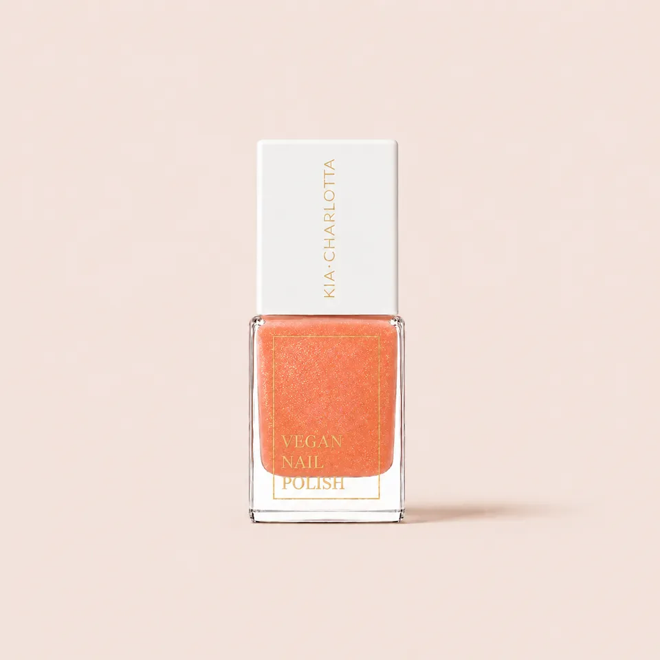 kia-charlotta-warm-words-veganer-nagellack-orange-schimmer image 1