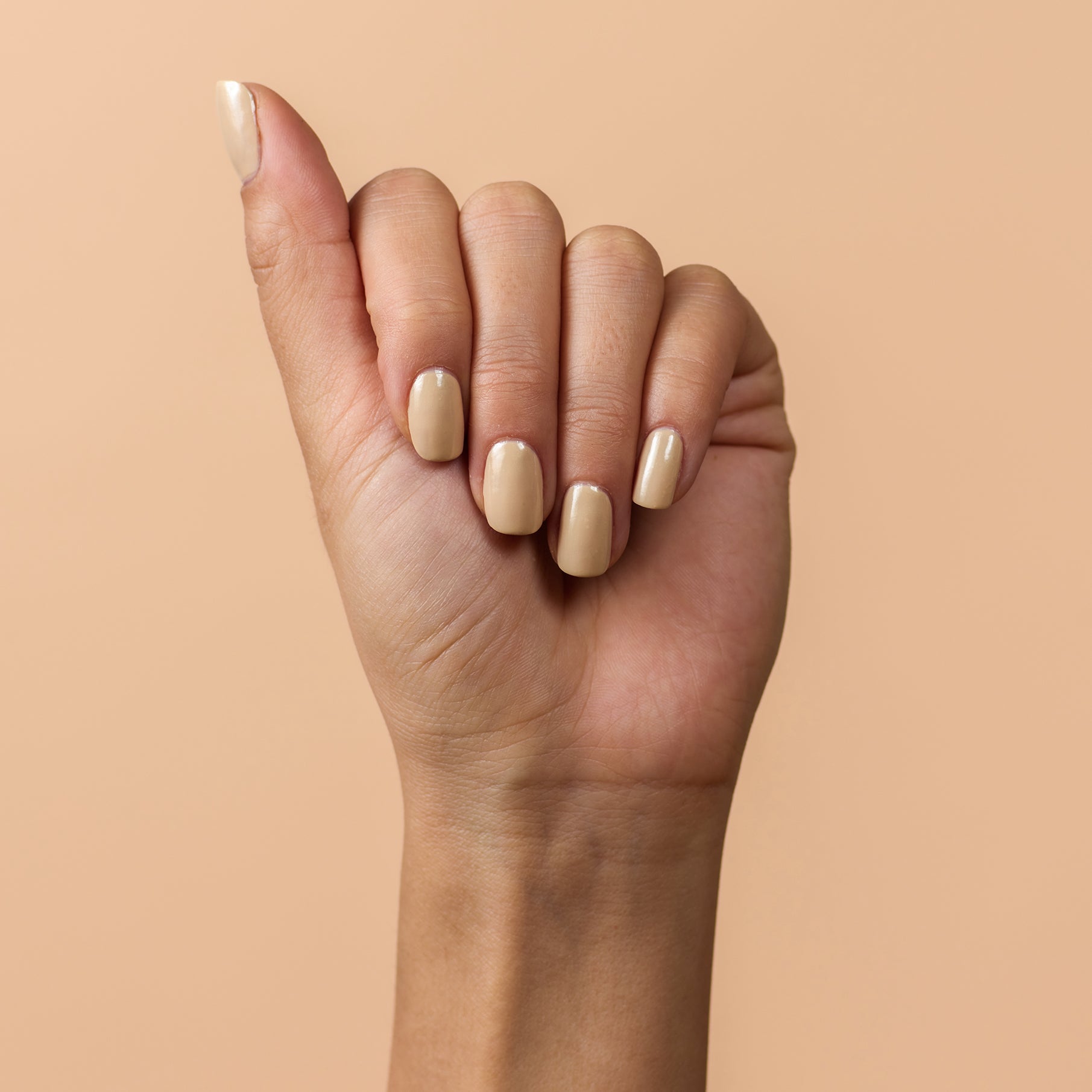 kia-charlotta-collect-moments-nagellack-ocker-sand-schimmer image 2