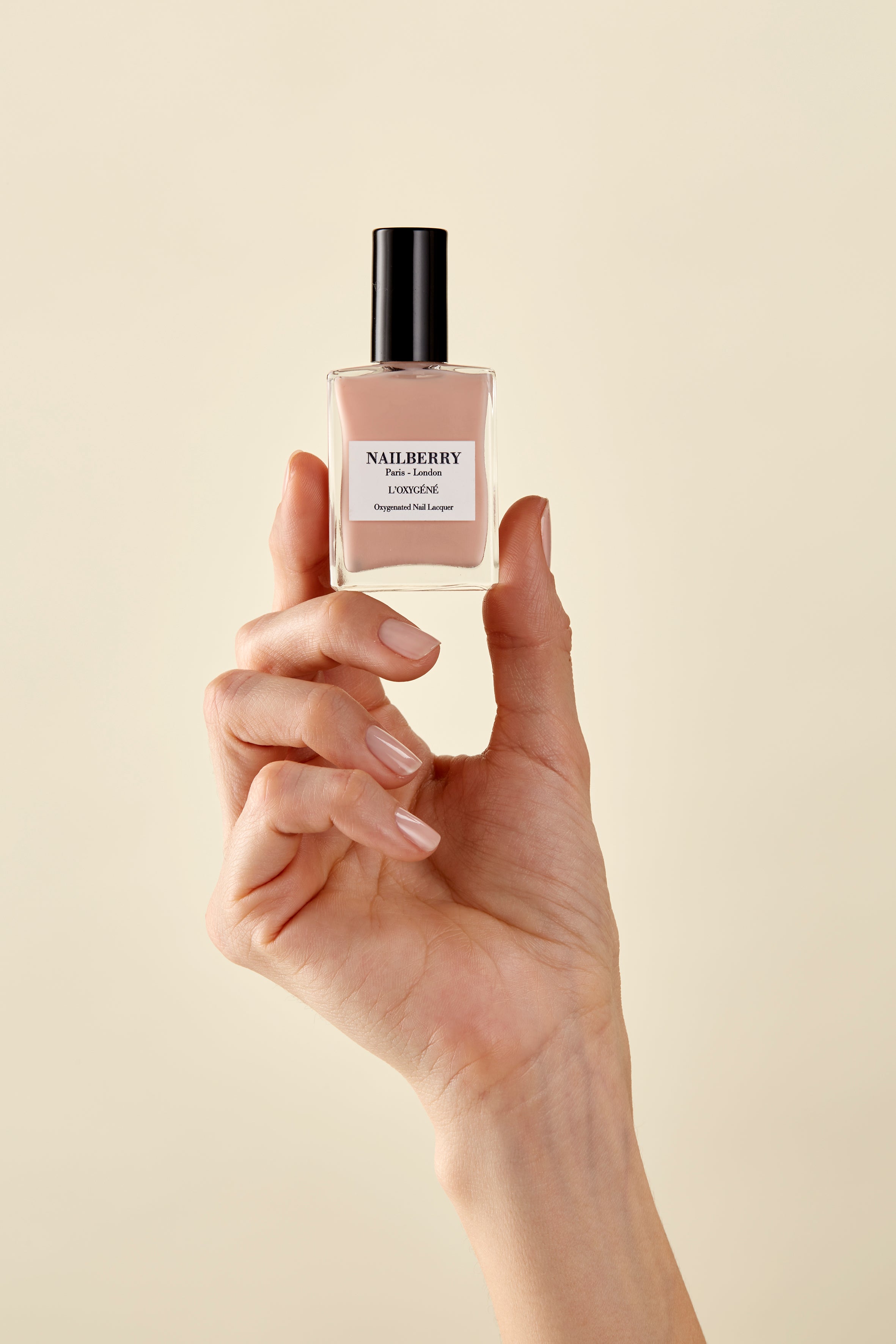 nailberry-a-touch-of-powder-nagellack-beige-rosa-semi-sheer image 3