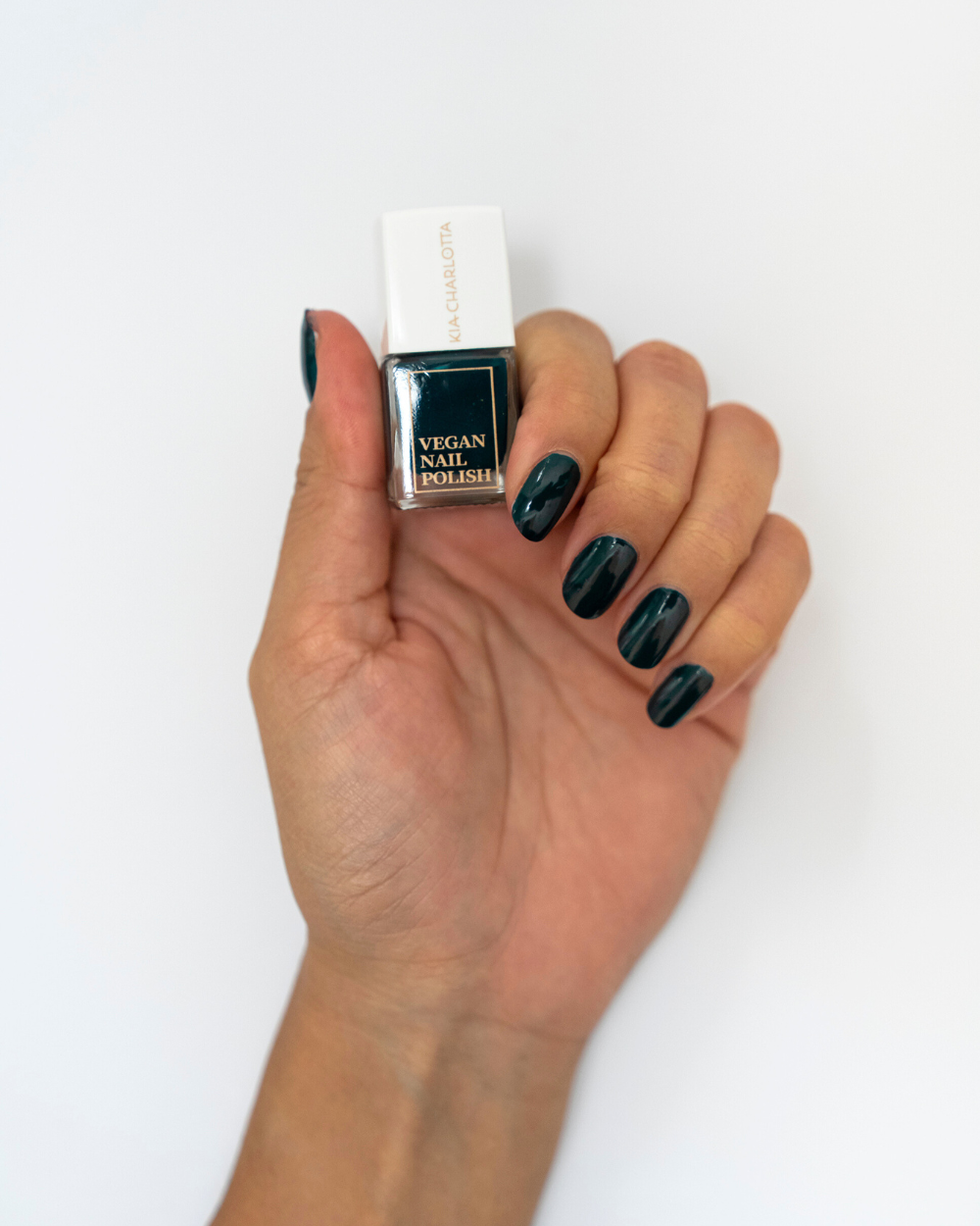 kia-charlotta-victorian-veganer-nagellack-british-racing-green image 2