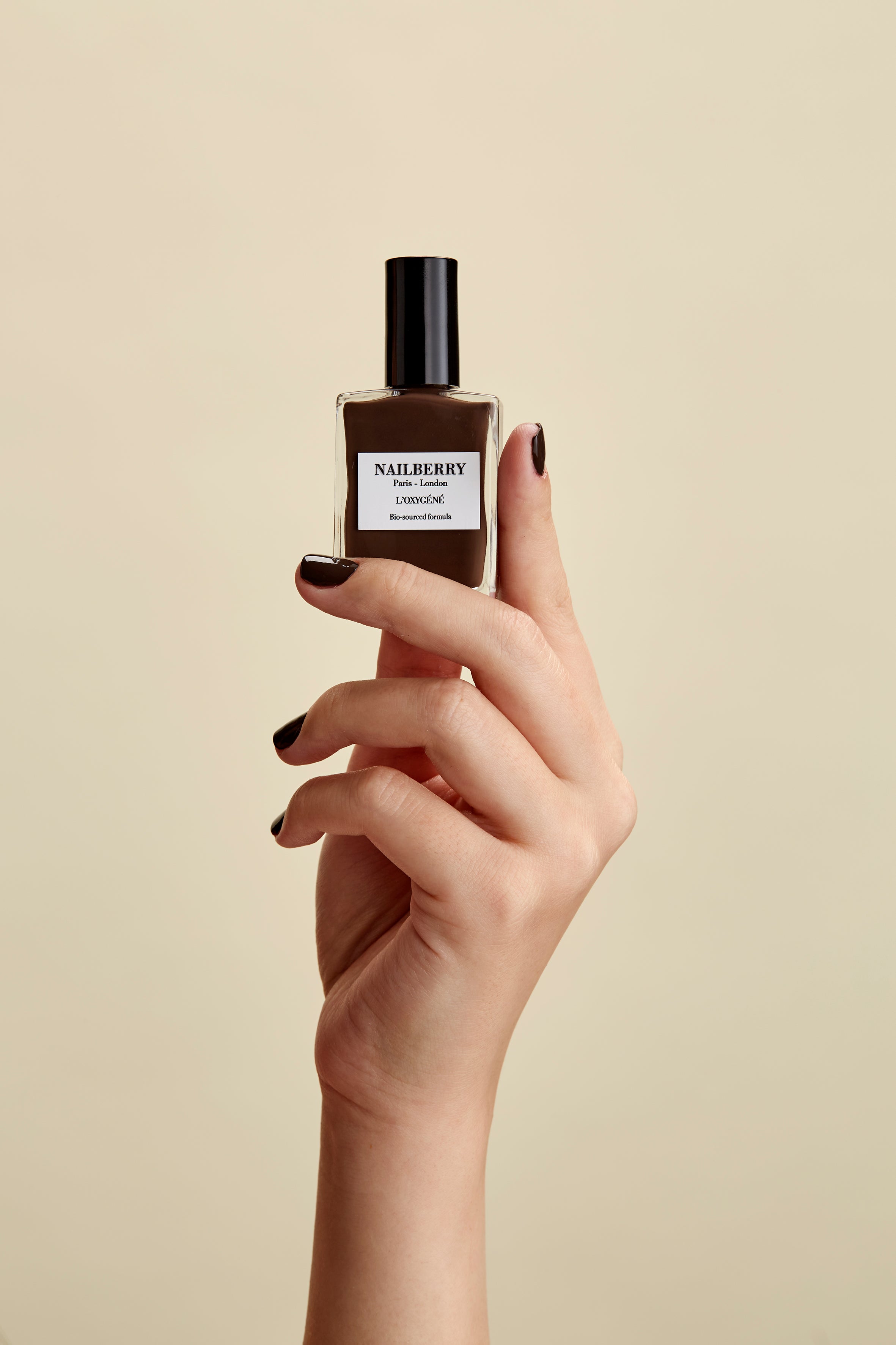 nailberry-hot-coco-braun-nagellack-opaque image 3