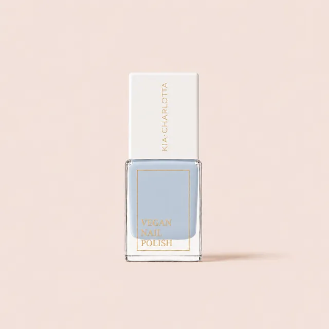 kia-charlotta-blue-aura-nagellack-himmelblau image 1