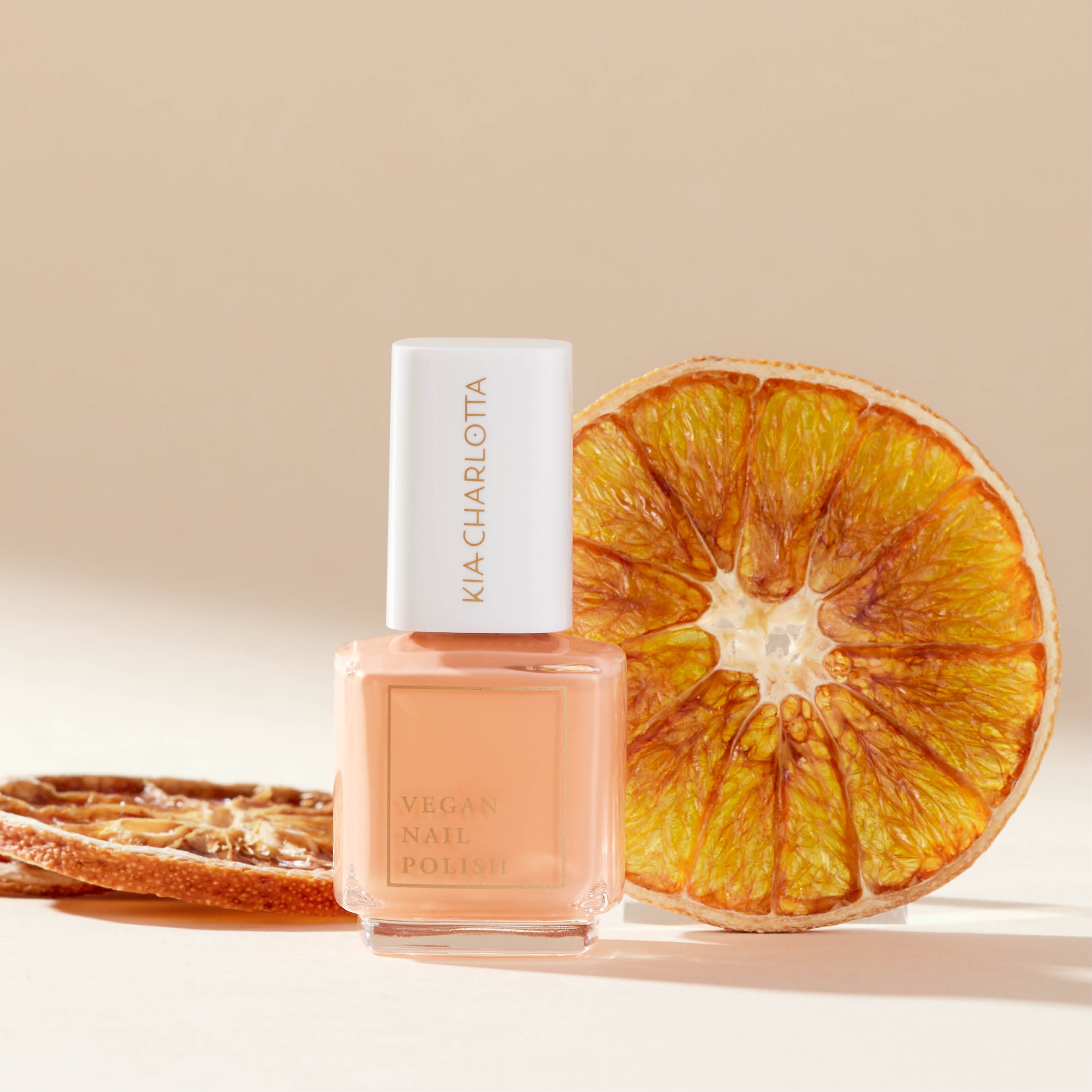 kia-charlotta-namastay-in-bed-nagellack-rosa-pfirsich-pastell-vegan image 3