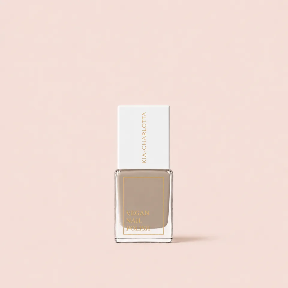 kia-charlotta-balanced-veganer-nagellack-grau-beige-2 image 1