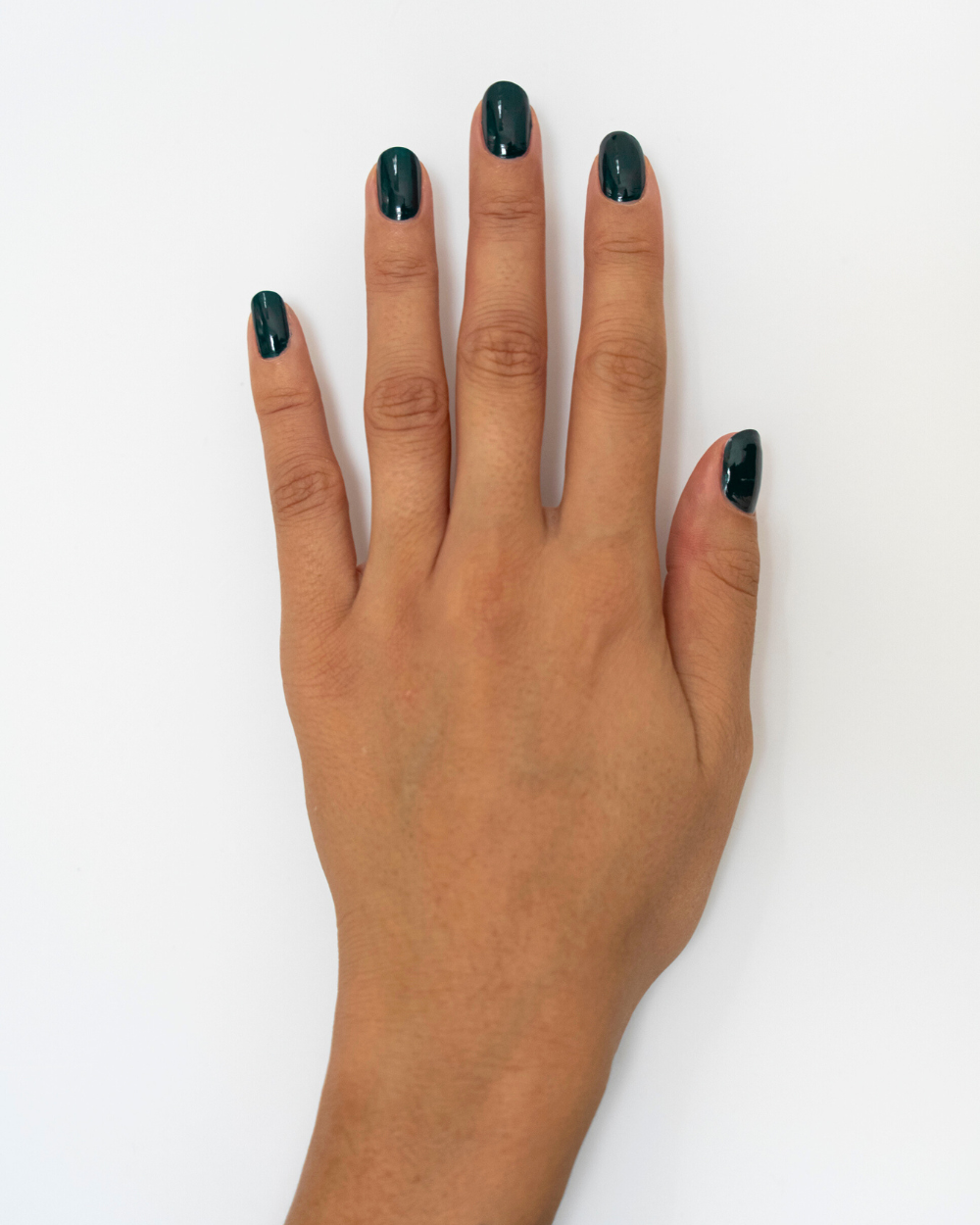 kia-charlotta-victorian-veganer-nagellack-british-racing-green image 4