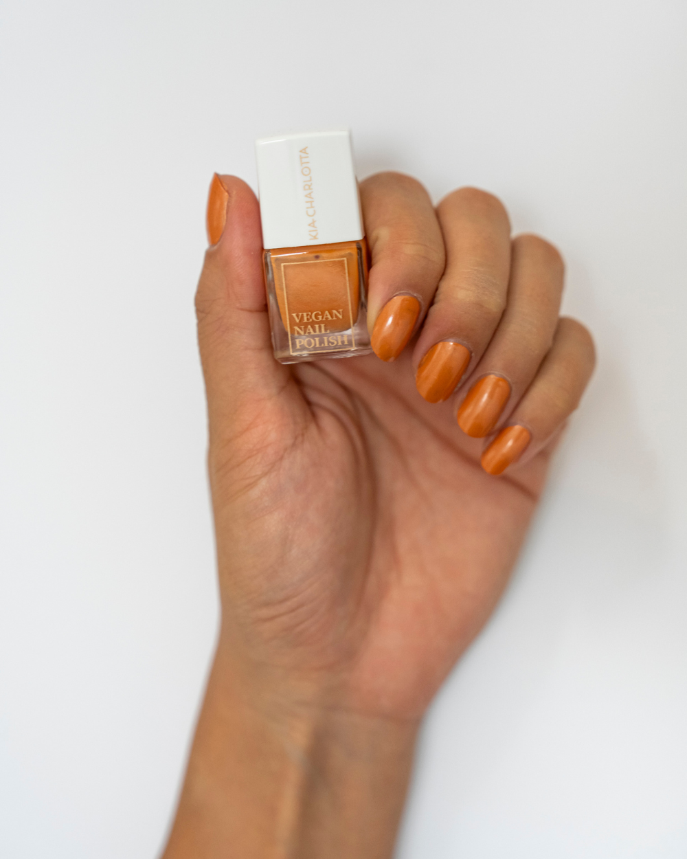 kia-charlotta-bold-nagellack-orange-kupfer image 3