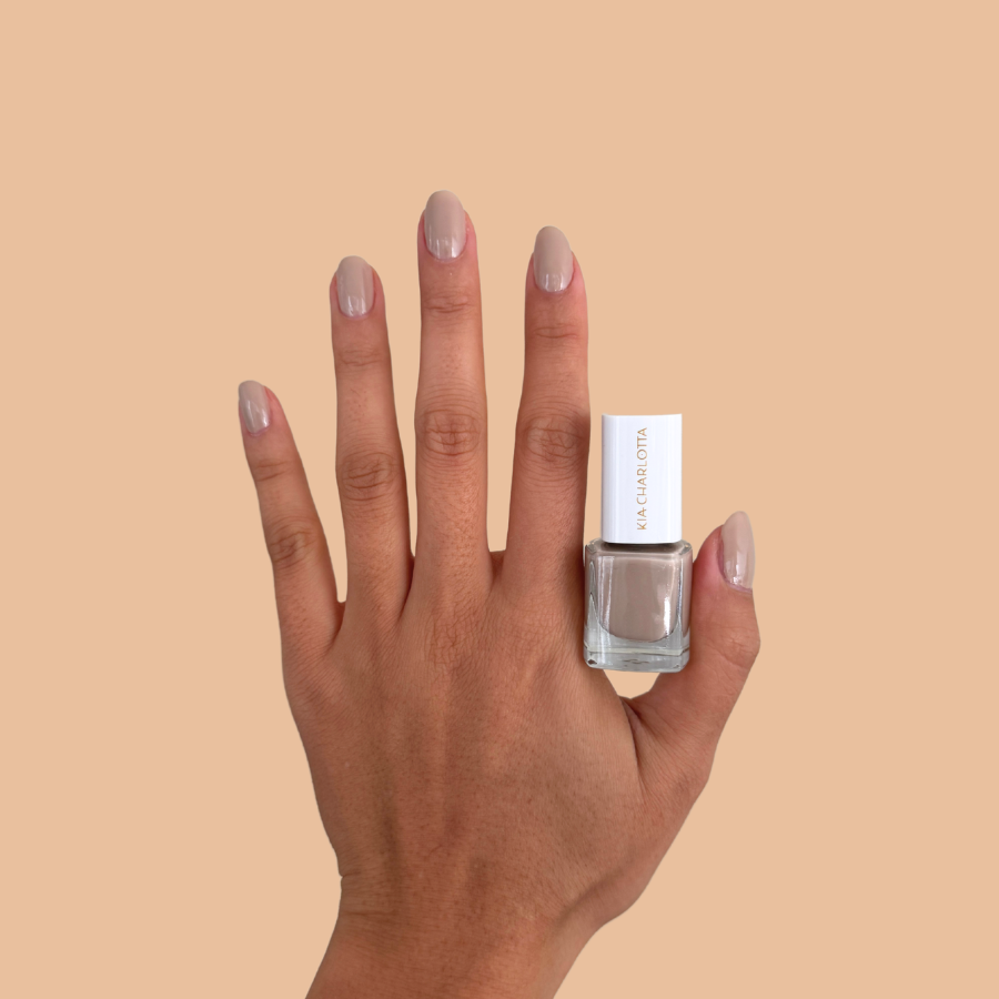 kia-charlotta-nagellack-balanced-grau-beige-nude image 2